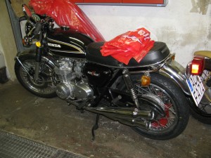 Japanisches Alteisen: CB 500 four